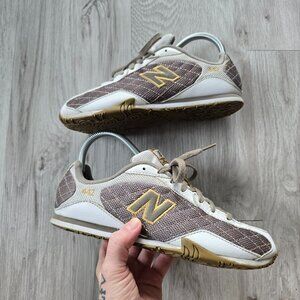 vintage New Balance | 442 tan brown sporty flat sole low-top sneakers | WMS 6